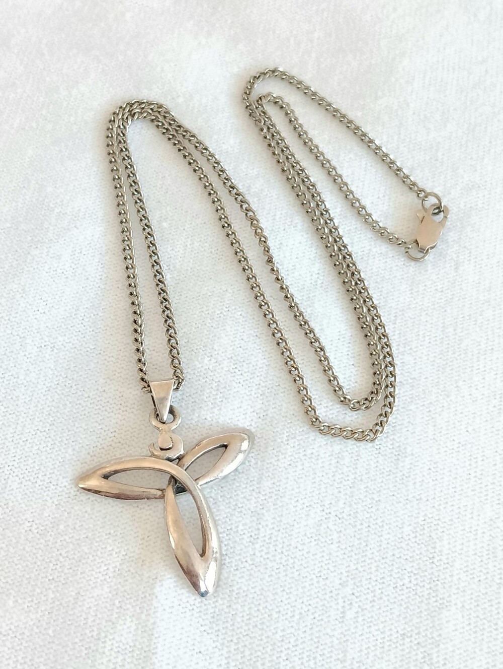 Sterling Silver Trinity Knot Pendant & 18" Necklace -